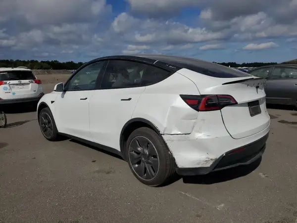 7SAYGDEE1PF616945 2023 TESLA MODEL Y - Image 2