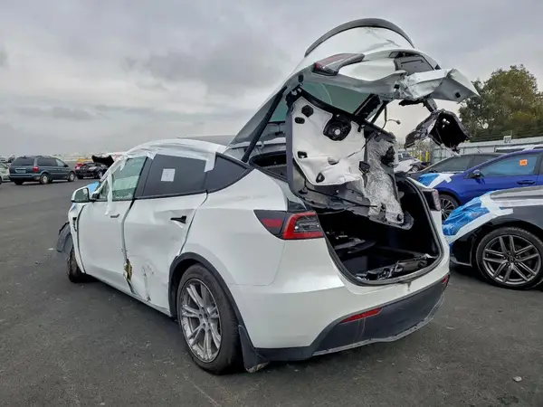 7SAYGDEE1PF624219 2023 TESLA MODEL Y - Image 2