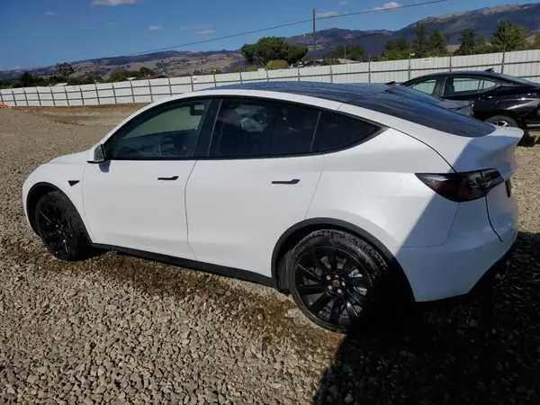 7SAYGDEE1PF631221 2023 TESLA MODEL Y - Image 2