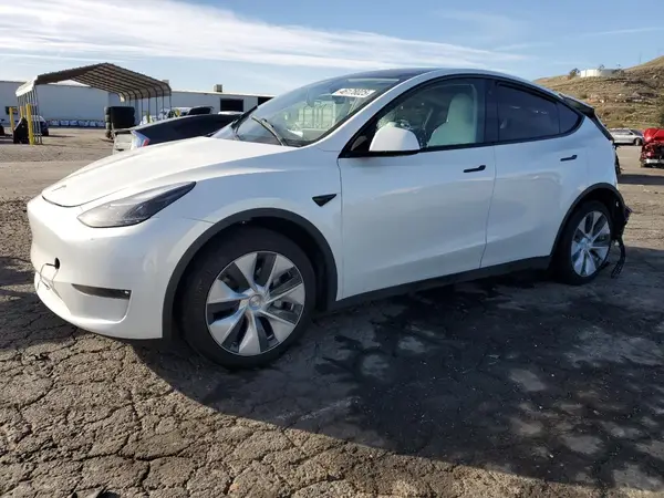 7SAYGDEE1PF638153 2023 TESLA MODEL Y - Image 1