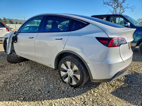 7SAYGDEE1PF644874 2023 TESLA MODEL Y - Image 2