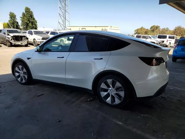 7SAYGDEE1PF662548 2023 TESLA MODEL Y - Image 2