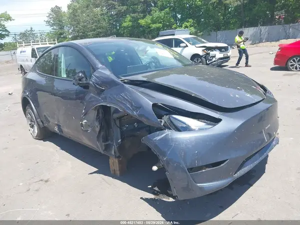 7SAYGDEE1PF695050 2023 TESLA MODEL Y - Image 1