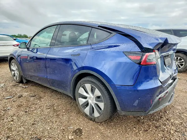 7SAYGDEE1PF702045 2023 TESLA MODEL Y - Image 2