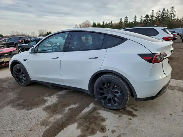 7SAYGDEE1PF709982 2023 TESLA MODEL Y - Image 2
