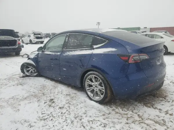 7SAYGDEE1PF747812 2023 TESLA MODEL Y - Image 2