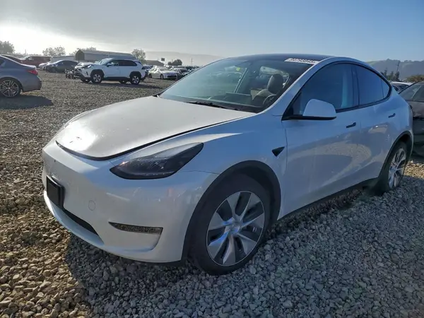 7SAYGDEE1PF747910 2023 TESLA MODEL Y - Image 1