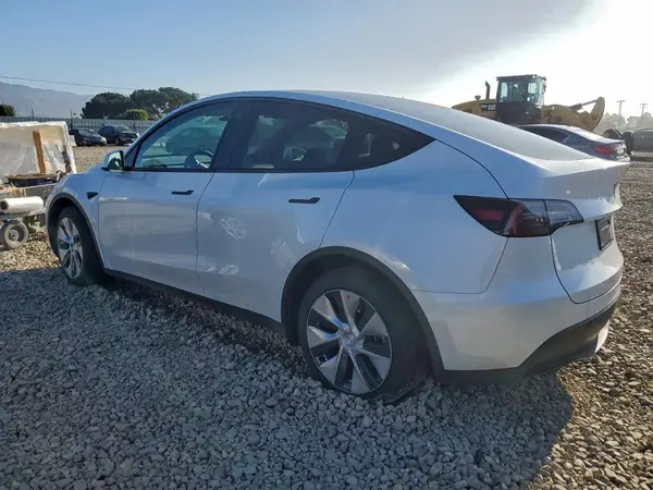 7SAYGDEE1PF747910 2023 TESLA MODEL Y - Image 2
