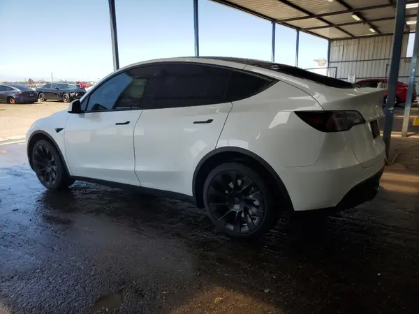 7SAYGDEE1PF781748 2023 TESLA MODEL Y - Image 2