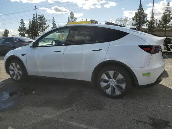 7SAYGDEE1PF800458 2023 TESLA MODEL Y - Image 2