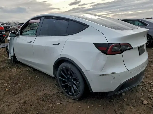 7SAYGDEE1PF805756 2023 TESLA MODEL Y - Image 2