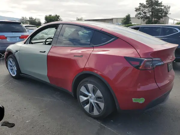 7SAYGDEE1PF813520 2023 TESLA MODEL Y - Image 2