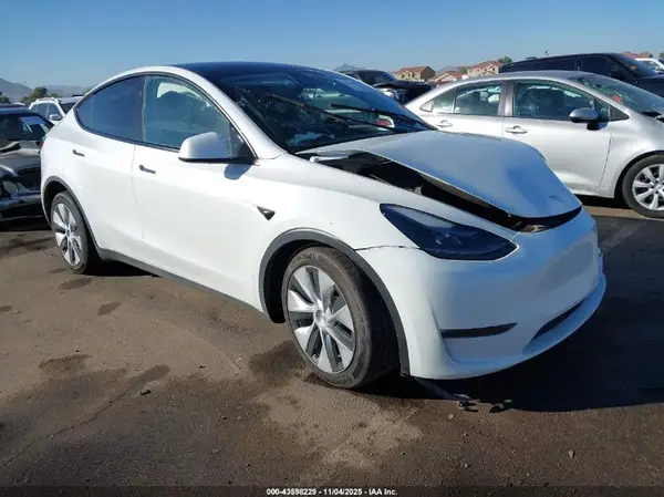 7SAYGDEE1PF814375 2023 TESLA MODEL Y - Image 1