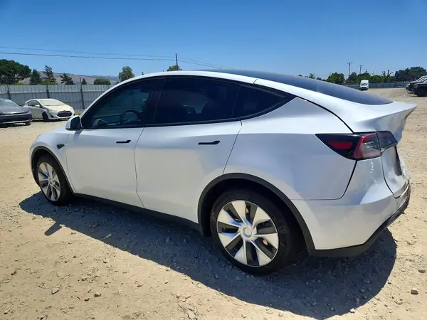 7SAYGDEE1PF817020 2023 TESLA MODEL Y - Image 2