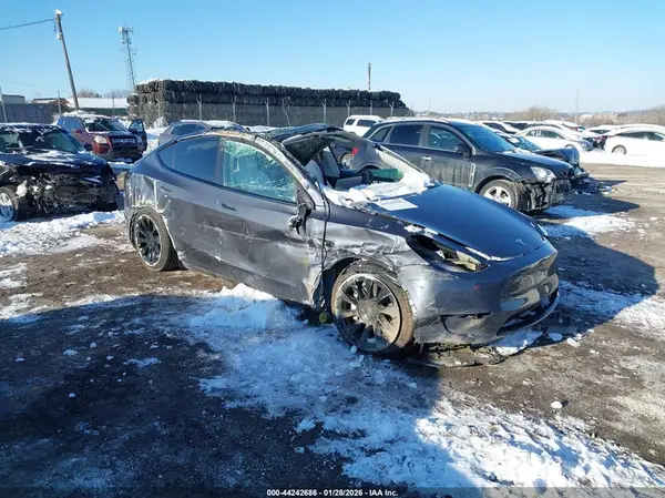 7SAYGDEE1PF826977 2023 TESLA MODEL Y - Image 1