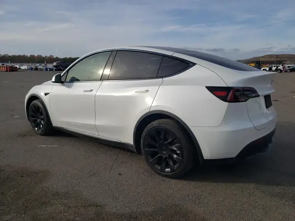 7SAYGDEE1PF827997 2023 TESLA MODEL Y - Image 2
