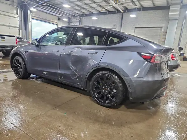 7SAYGDEE1PF831211 2023 TESLA MODEL Y - Image 2