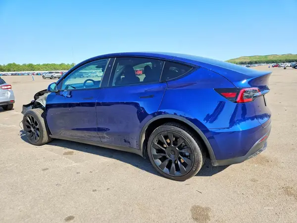 7SAYGDEE1PF835307 2023 TESLA MODEL Y - Image 2