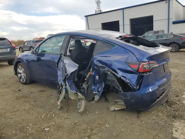 7SAYGDEE1PF838028 2023 TESLA MODEL Y - Image 2