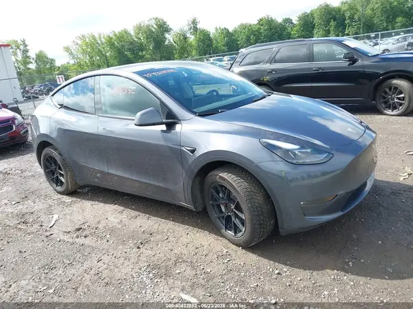 7SAYGDEE1PF842581 2023 TESLA MODEL Y - Image 1