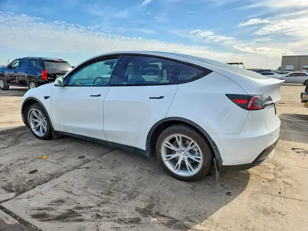 7SAYGDEE1PF871692 2023 TESLA MODEL Y - Image 2