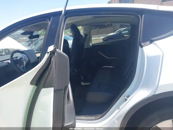 7SAYGDEE1PF884300 2023 TESLA MODEL Y - Image 8