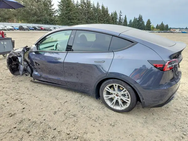 7SAYGDEE1PF896740 2023 TESLA MODEL Y - Image 2