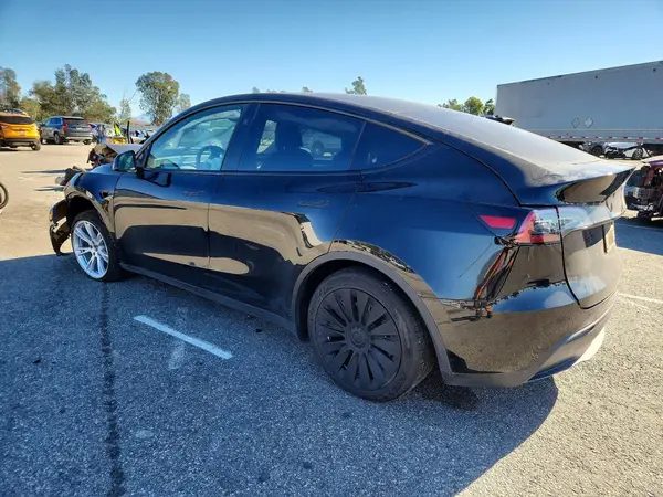 7SAYGDEE1PF910457 2023 TESLA MODEL Y - Image 2