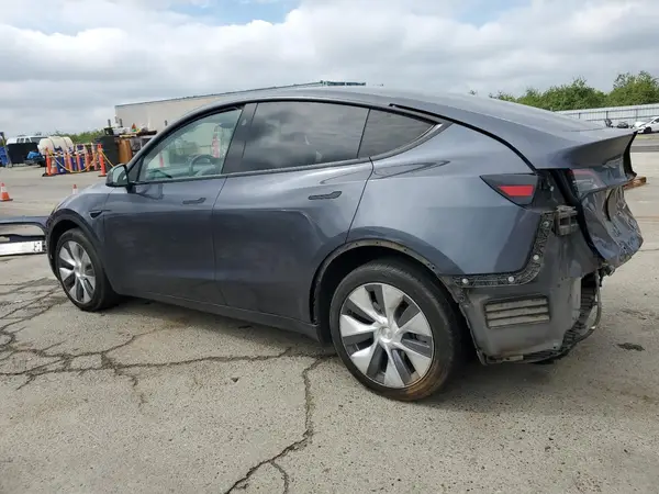7SAYGDEE1PF910670 2023 TESLA MODEL Y - Image 2