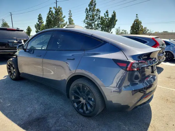 7SAYGDEE1PF927579 2023 TESLA MODEL Y - Image 2