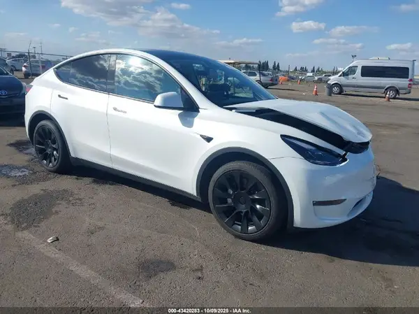 7SAYGDEE1PF947492 2023 TESLA MODEL Y - Image 1