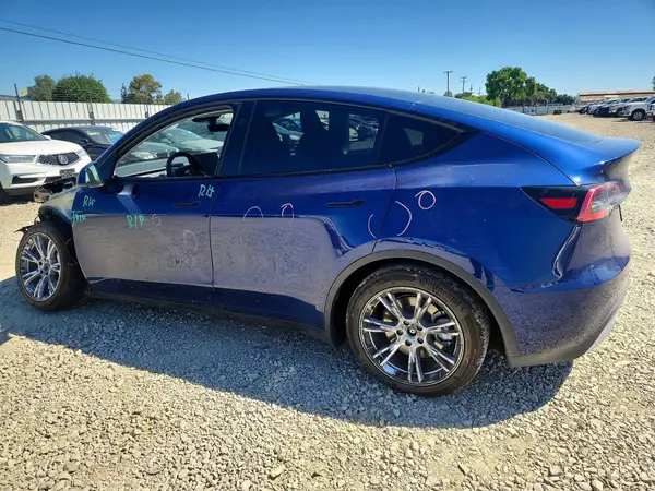 7SAYGDEE1PF969623 2023 TESLA MODEL Y - Image 2
