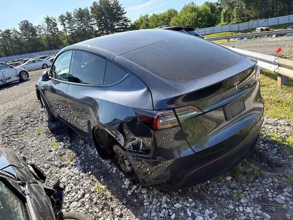 7SAYGDEE1RA229456 2024 TESLA MODEL Y - Image 2