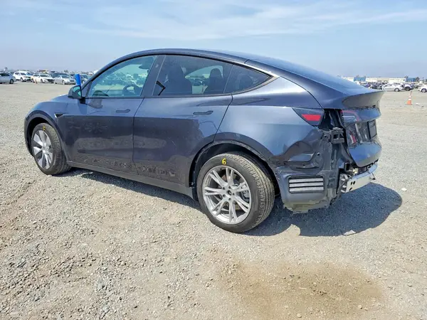 7SAYGDEE1RA245625 2024 TESLA MODEL Y - Image 2