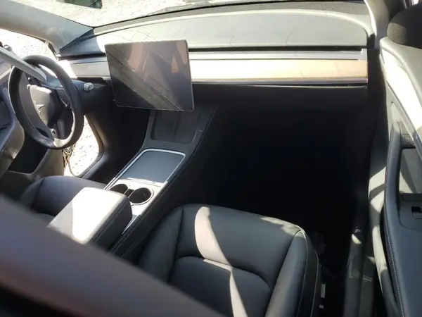7SAYGDEE1RA245642 2024 TESLA MODEL Y - Image 8