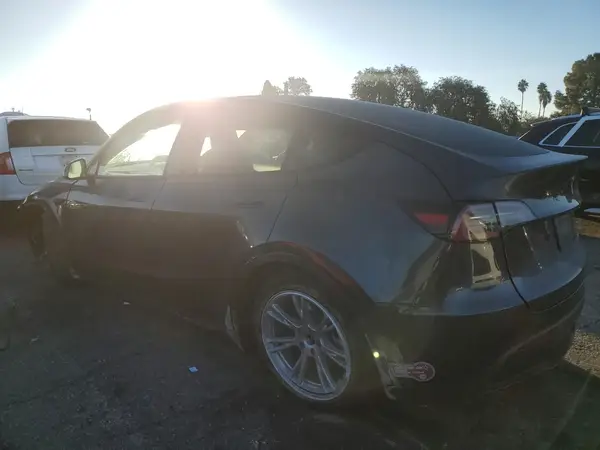 7SAYGDEE1RA250890 2024 TESLA MODEL Y - Image 2