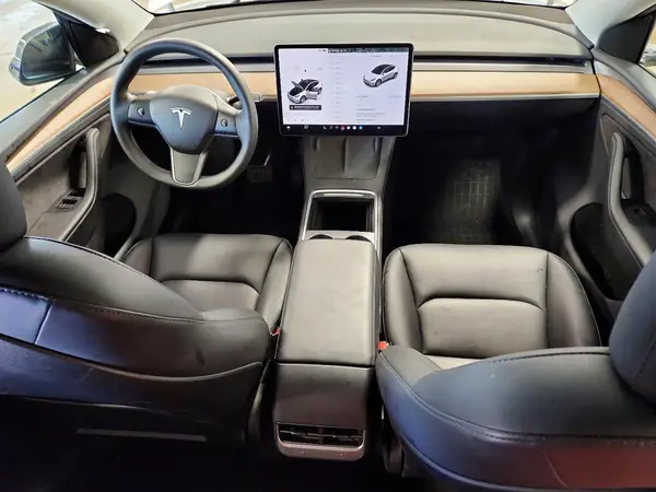 7SAYGDEE1RA256009 2024 TESLA MODEL Y - Image 8