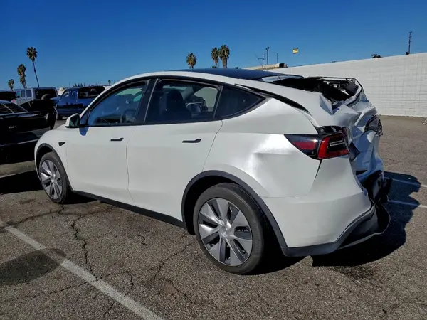 7SAYGDEE1RA261064 2024 TESLA MODEL Y - Image 2