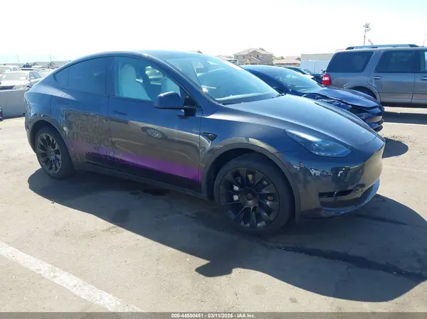 7SAYGDEE1RA300266 2024 TESLA MODEL Y - Image 1