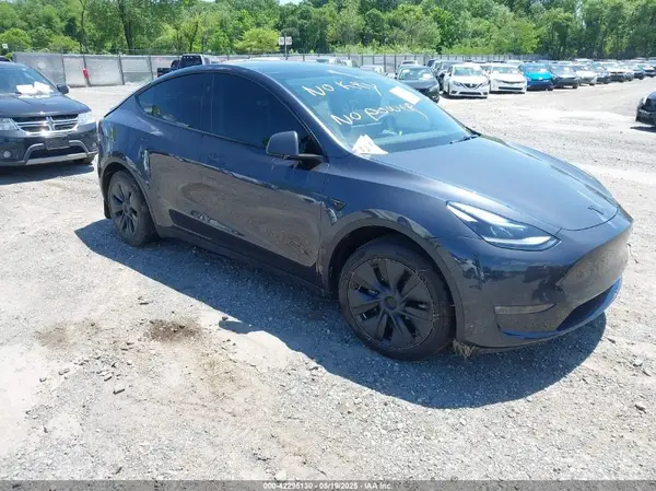 7SAYGDEE1RA305094 2024 TESLA MODEL Y - Image 1