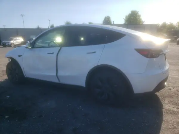 7SAYGDEE1RA319402 2024 TESLA MODEL Y - Image 2