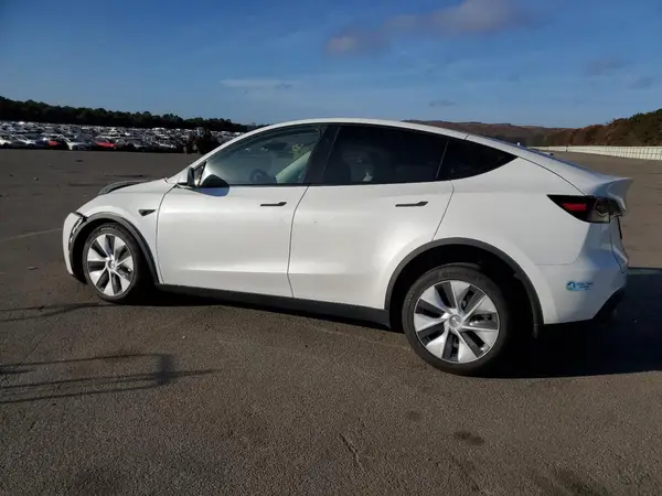 7SAYGDEE1RF036260 2024 TESLA MODEL Y - Image 2