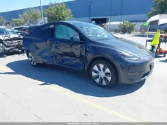 7SAYGDEE1RF060011 2024 TESLA MODEL Y