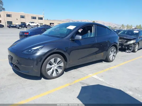 7SAYGDEE1RF060011 2024 TESLA MODEL Y - Image 2