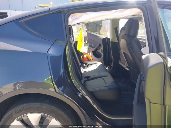 7SAYGDEE1RF060011 2024 TESLA MODEL Y - Image 8