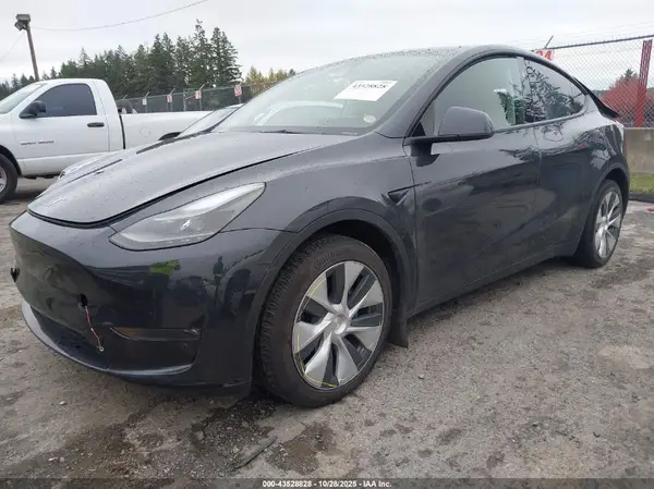 7SAYGDEE1RF070280 2024 TESLA MODEL Y - Image 2
