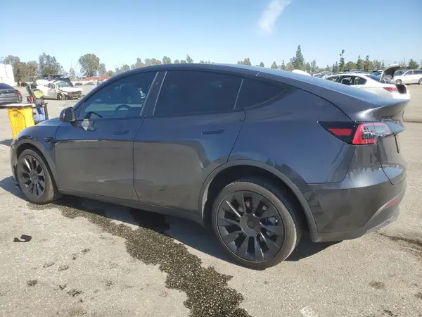 7SAYGDEE1RF070313 2024 TESLA MODEL Y - Image 2
