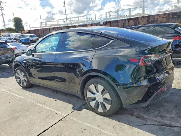 7SAYGDEE1RF073518 2024 TESLA MODEL Y - Image 2