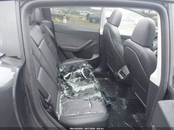 7SAYGDEE1RF090870 2024 TESLA MODEL Y - Image 8