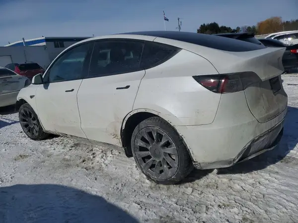 7SAYGDEE1RF123320 2024 TESLA MODEL Y - Image 2